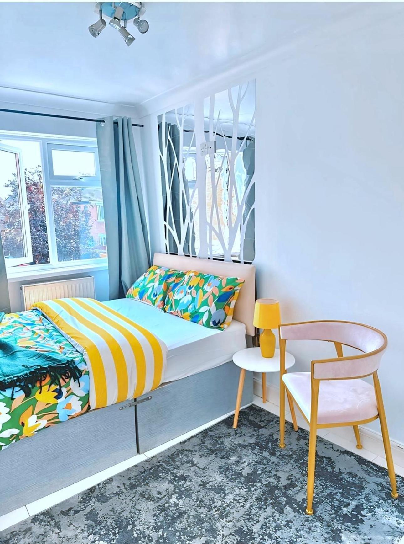 Charming 3-Bedroom House With Garden In Portsmouth, Close Parking, Train Station & Gunwharf Экстерьер фото